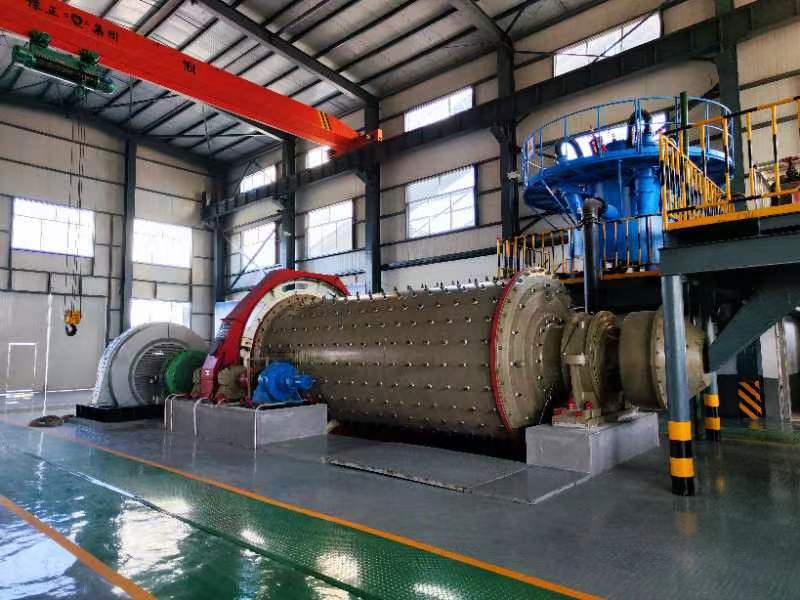 MACCHINI QINGDAO Qingzhong ecc. Progetto contraente generale Zhaoyuan Xindongzhuang da 2.000 tonnellate di oro da 2.000 tonnellate di oro.